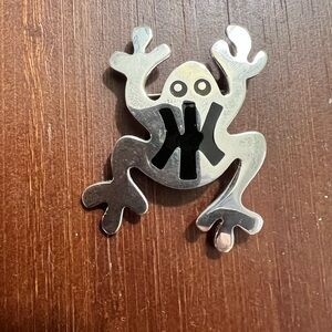 Vintage Anne Harvey sterling silver frog brooch with black enamel inlay.